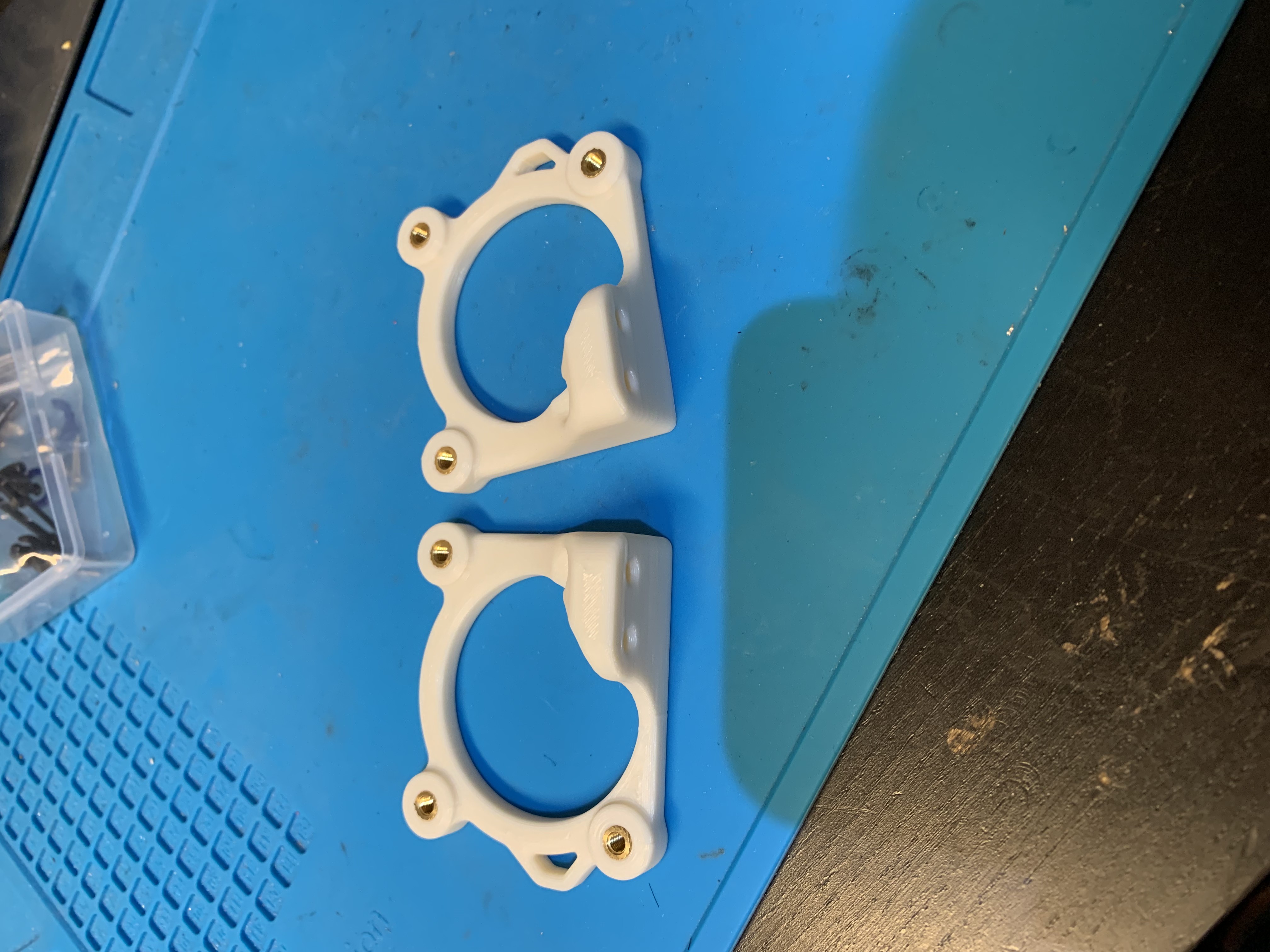 Heatset inserts in fan mounts