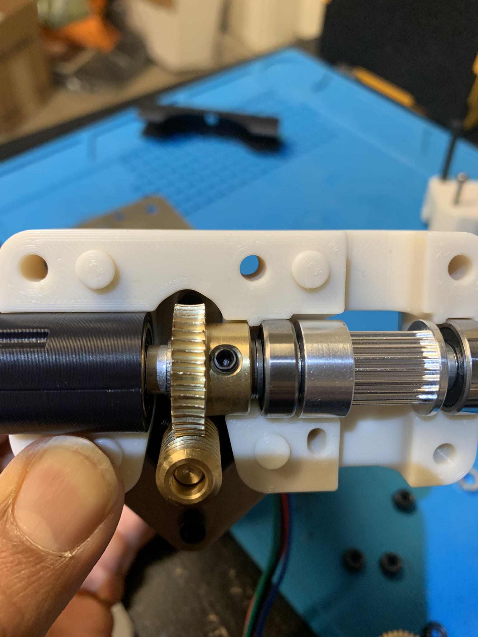 Drive assembly cross-section with fixed alignment